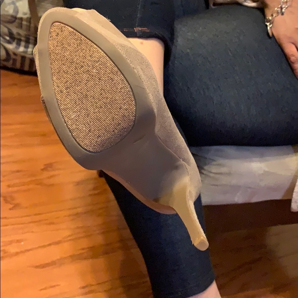 Shoes - Picture 2 of 4